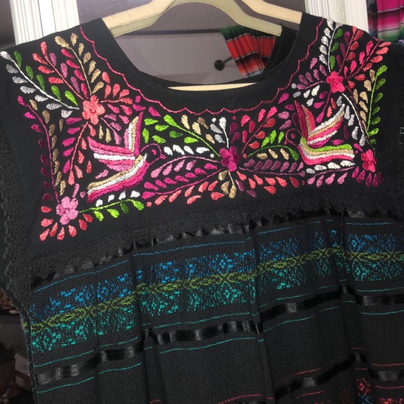 Beautiful Mexican Dress Loom-made Lace Embroidery - Picture 5 of 5